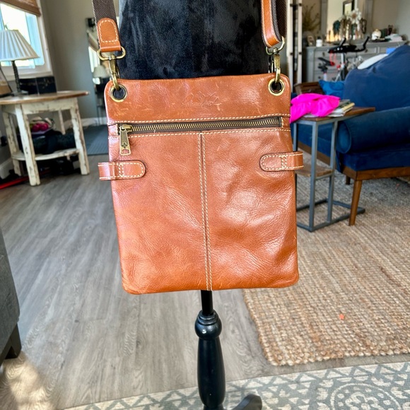 Beautiful tan leather Patricia Nash crossbody bag with pockets everywhere - Picture 5 of 7